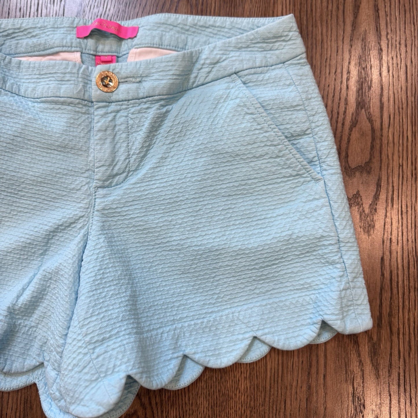 Lilly Pulitzer Seersucker Scallop Hem Shorts Blue Size 4 | Cotton Spandex 