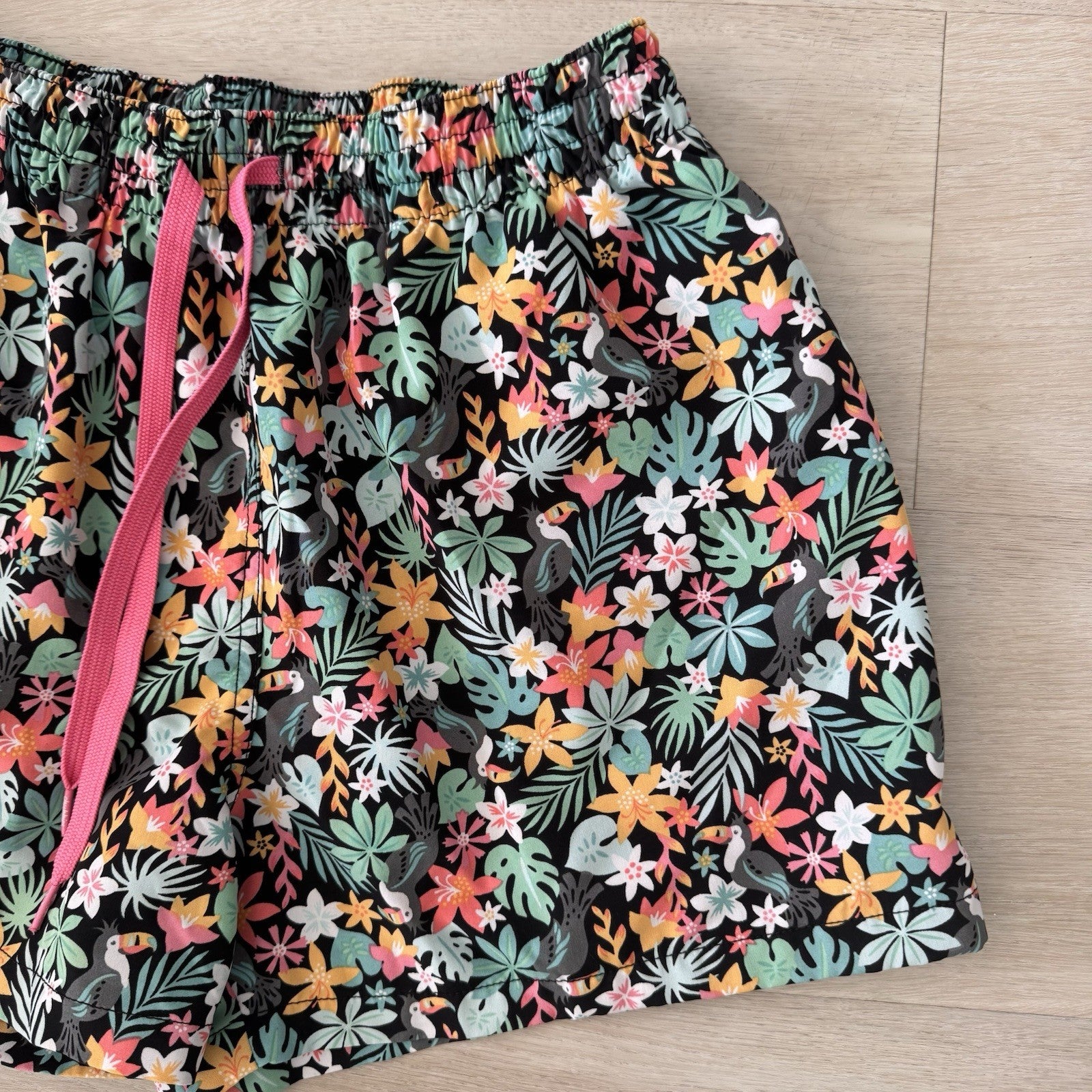 Chubbies Tropical Toucan Swim Trunks Shorts Mens Large Floral Beach