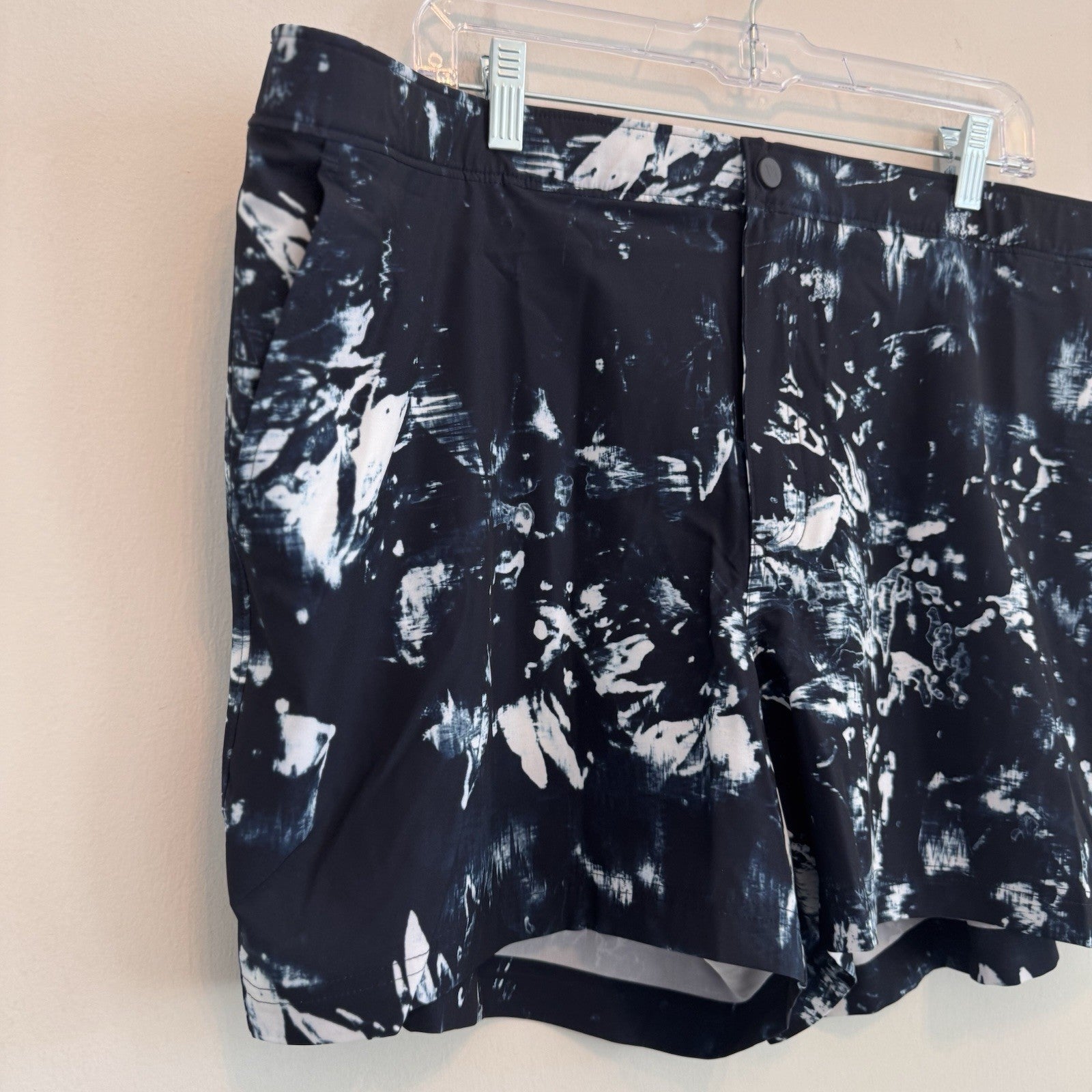 VRST Men's 5" Resort Short XXL Indigo Craft Abstract Print Slim Fit Liner NWT