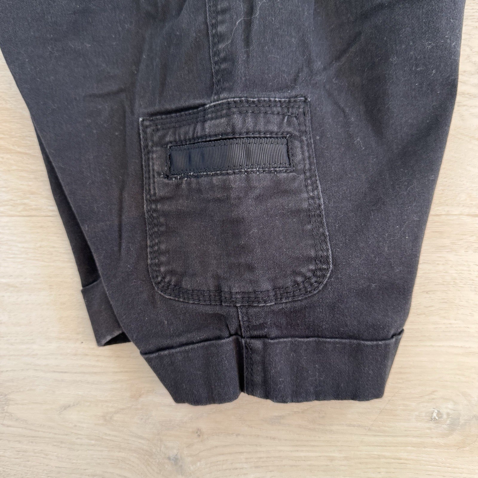 White House Black Market Cargo Shorts Womens 4 Black Stretch Cuffed