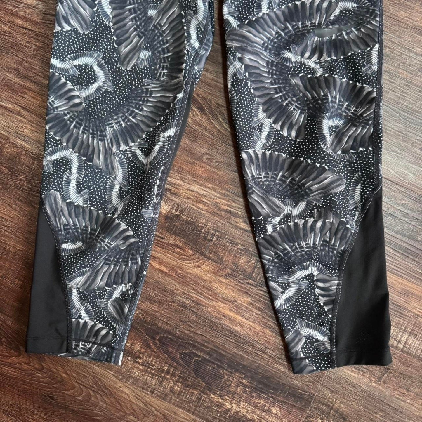 Women's Nike Pro Feather Printed Crop Tight leggings Size large