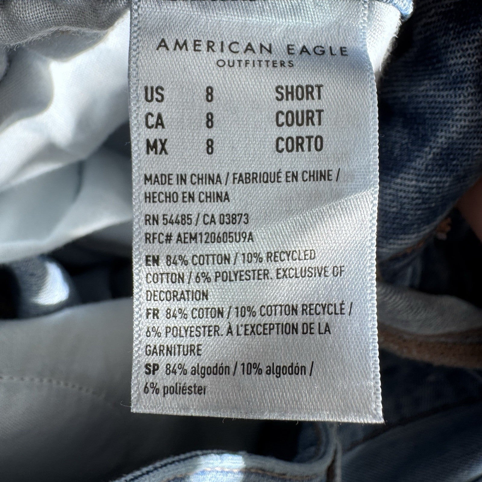 American Eagle Mom Jeans 8 Short Light Wash Distressed Ripped Knee Denim