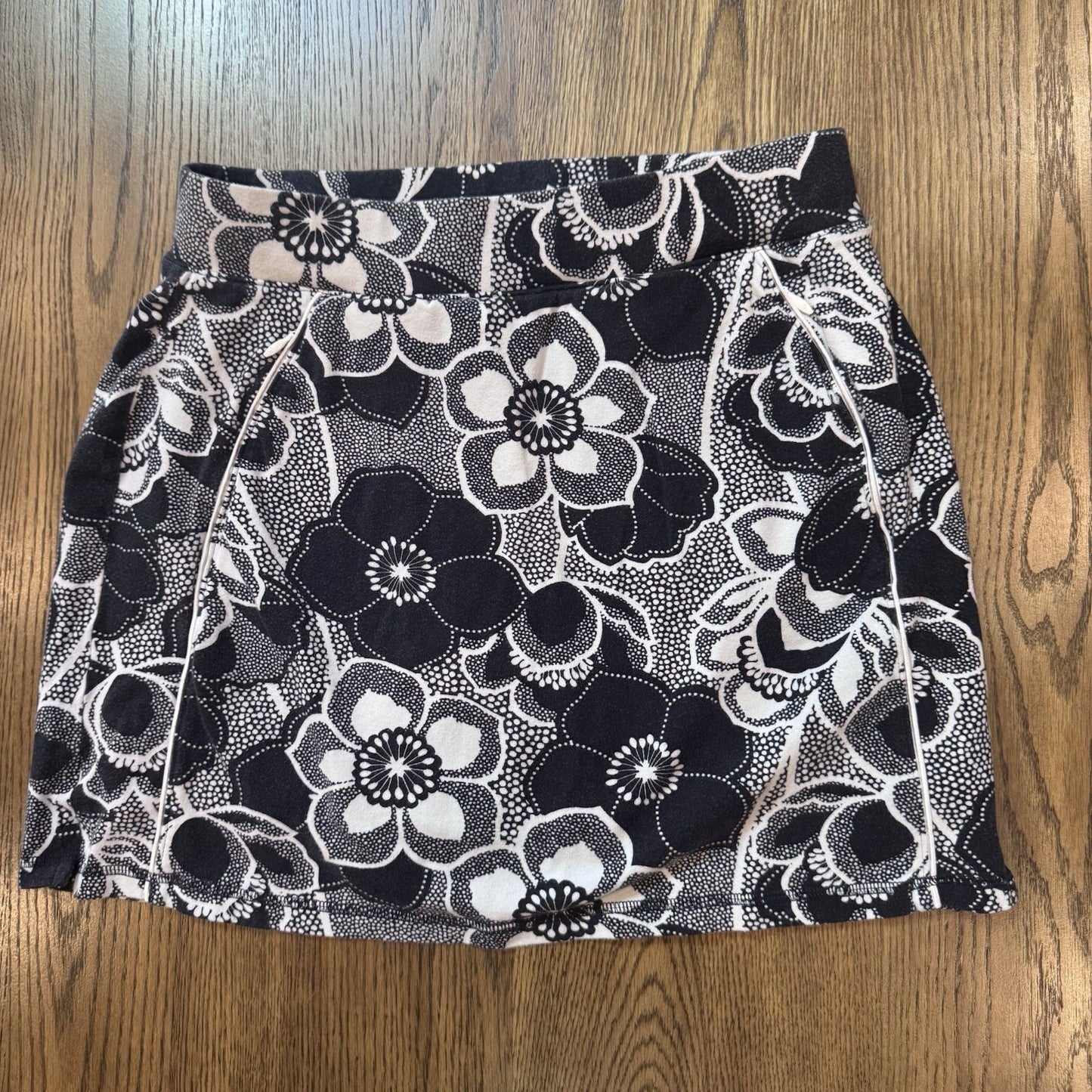 T by Talbots Floral Skort Black White Women’s Size M Built-In Shorts