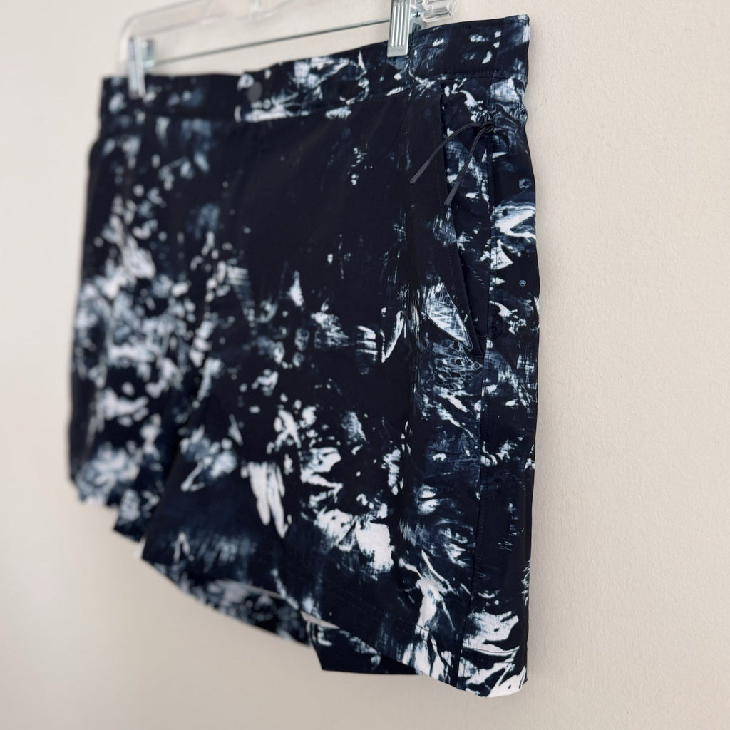 VRST Men's 5" Resort Short Indigo Craft Print Large NWT Slim Fit Lined Hybrid