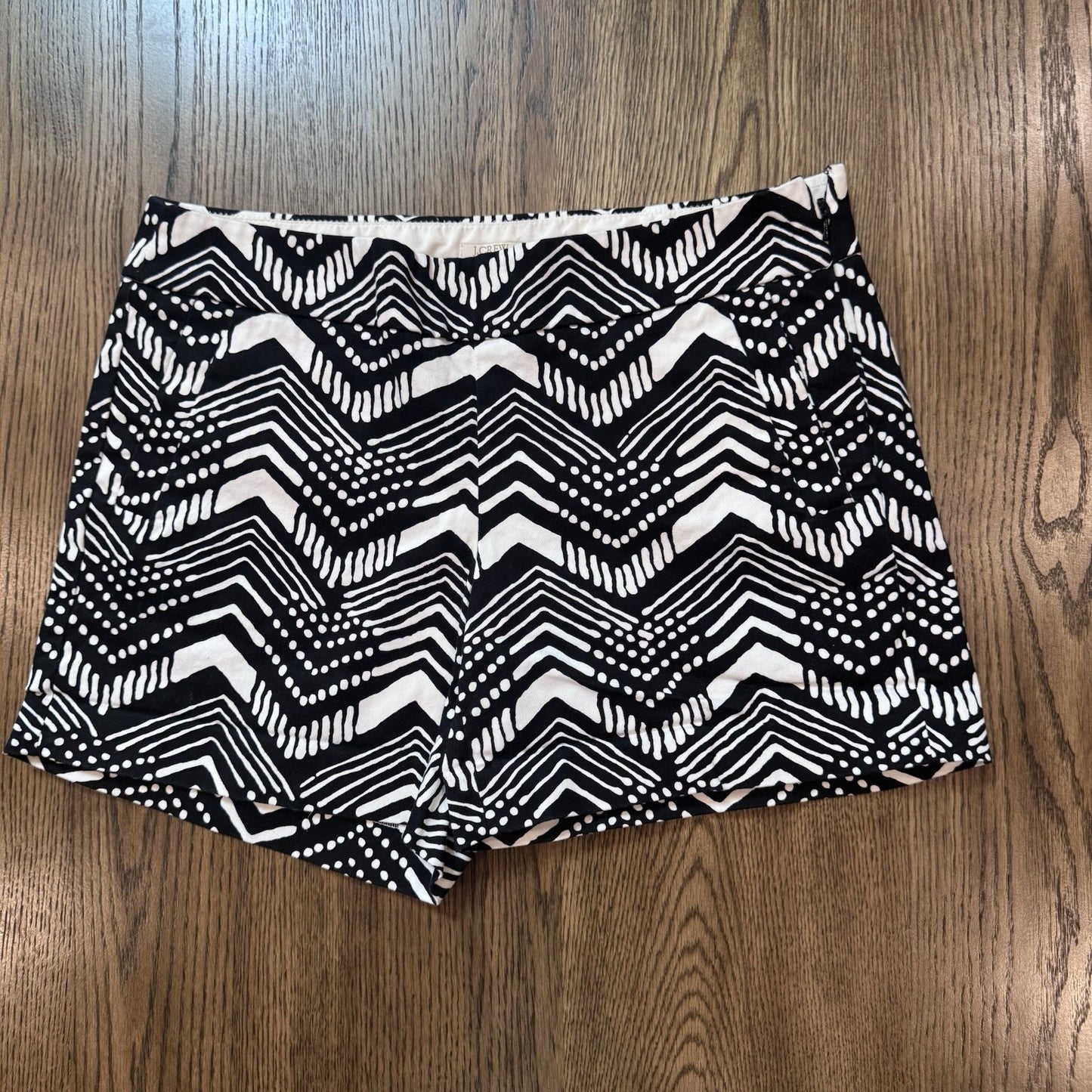 J.Crew Stretch Black White Geometric Print Shorts Size 6 Womens Mid Rise