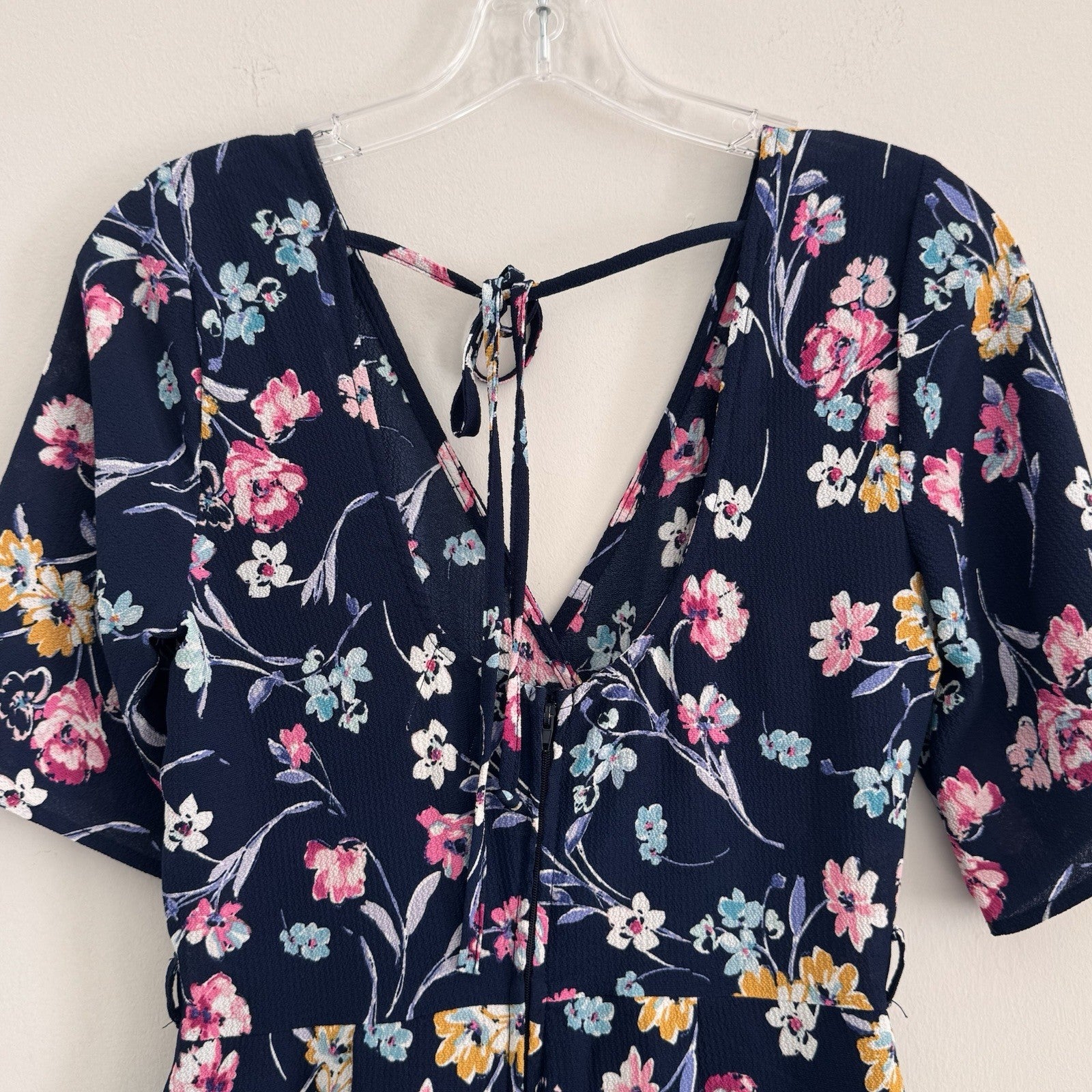 Francesca Blue Rain Floral Romper Women's Size XS Navy Blue V-Neck Boho Tie
