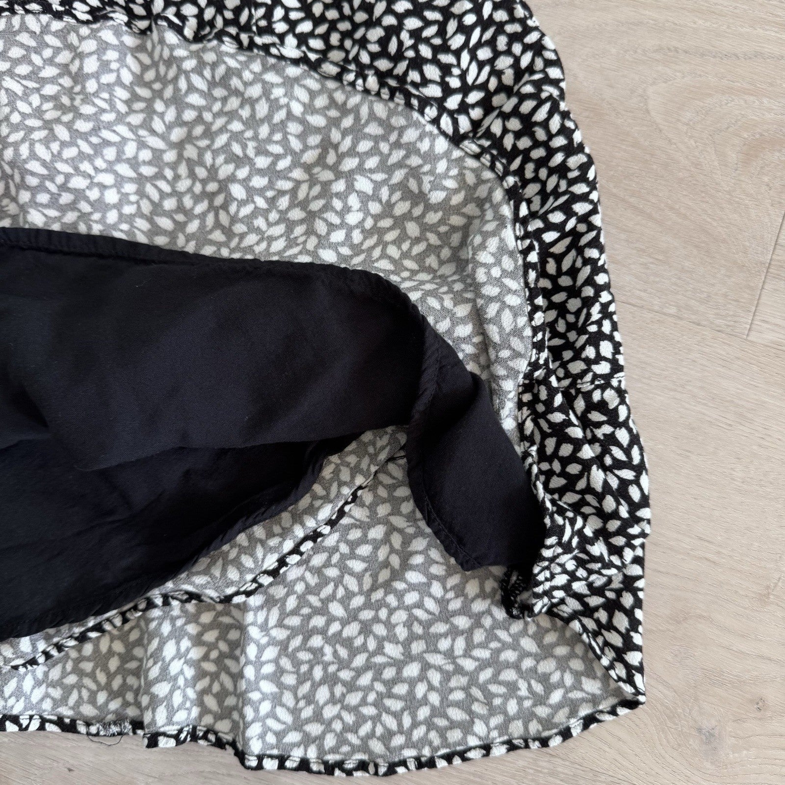 Abercrombie Fitch Wrap Skirt M Black White Floral Y2K Ruffle Hem