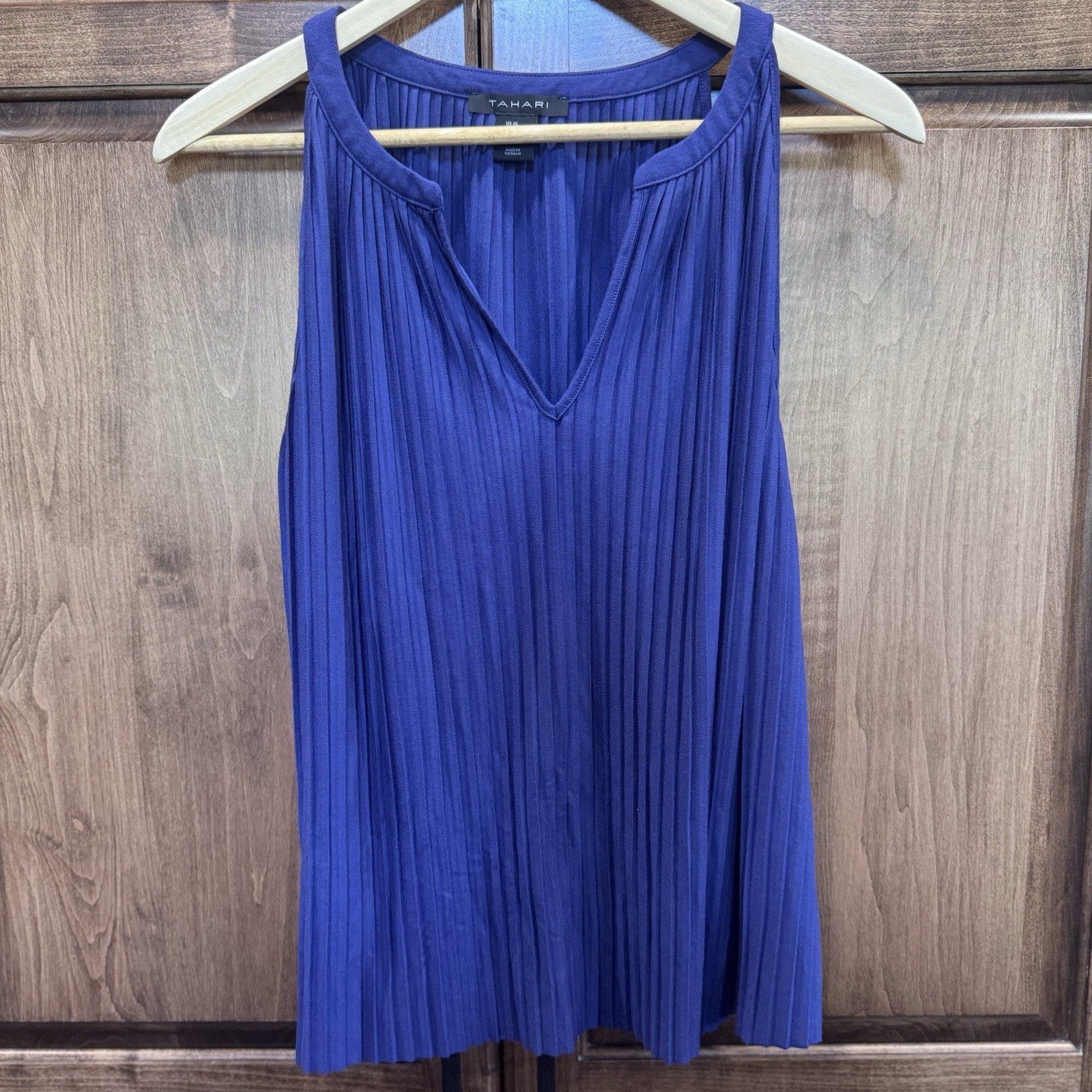 Tahari Pleated Sleeveless Blouse XL Blue Split Neck Tank Top