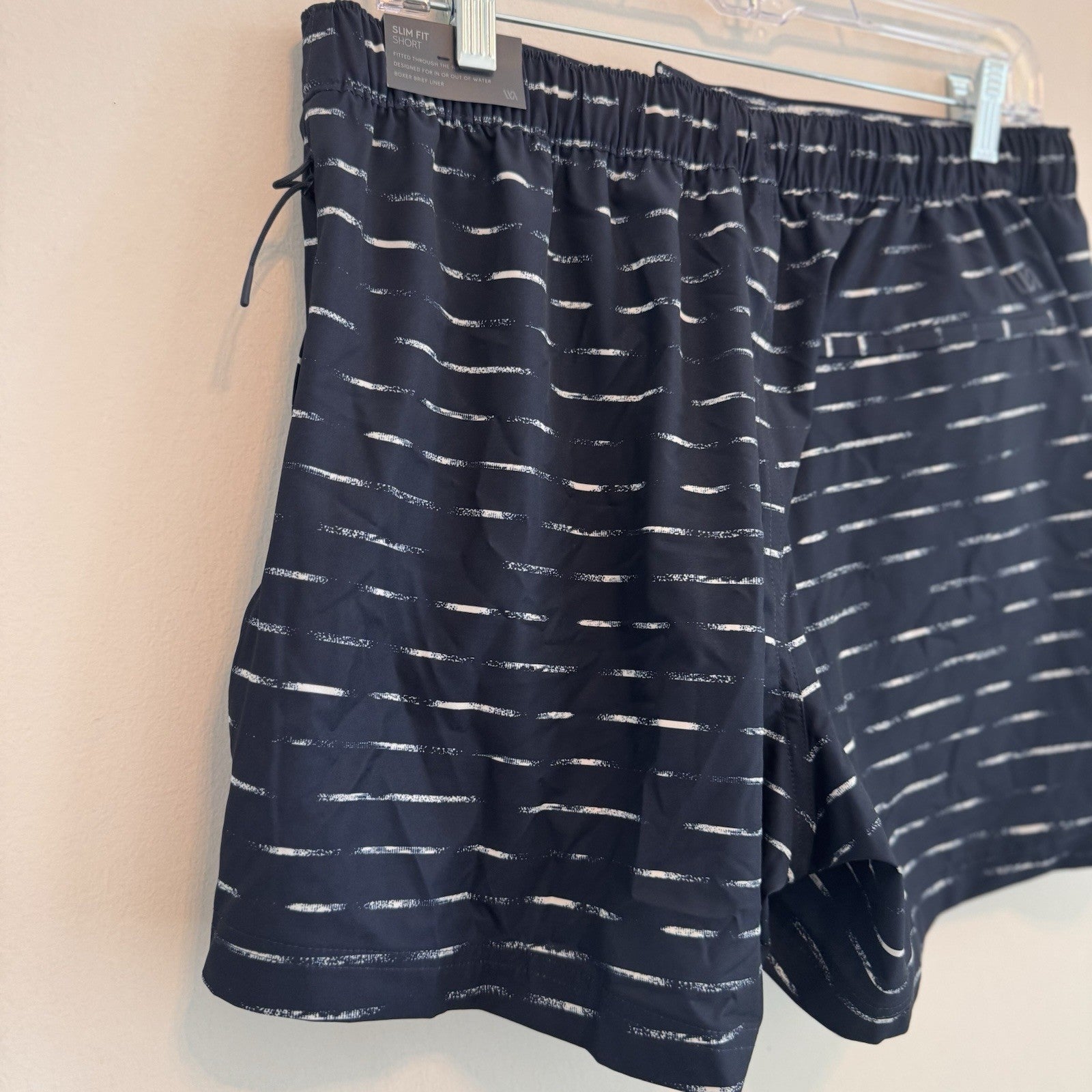 VRST Men’s 5” Resort Short Navy Sand Washed Stripe Medium NWT Quick Dry UPF 50+