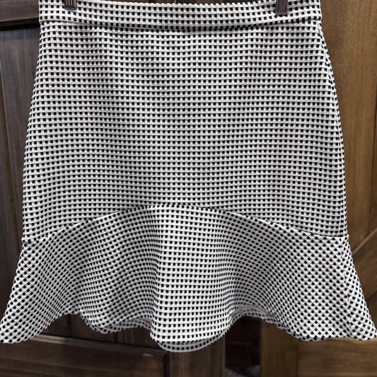 Banana Republic Flounce Hem Skirt | Gingham Texture | Size 10 Tall