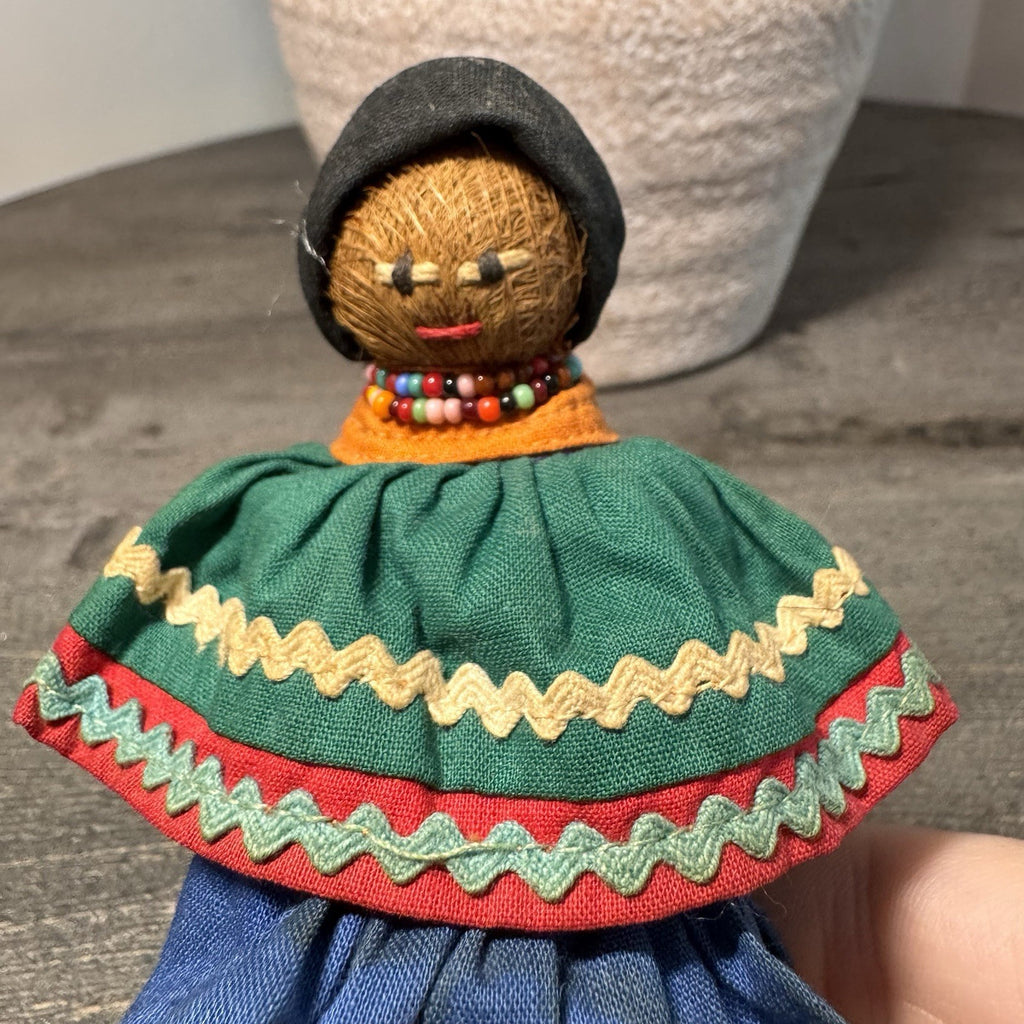 Vintage Seminole Native American Indian doll made of palmetto Husk Florida 5”