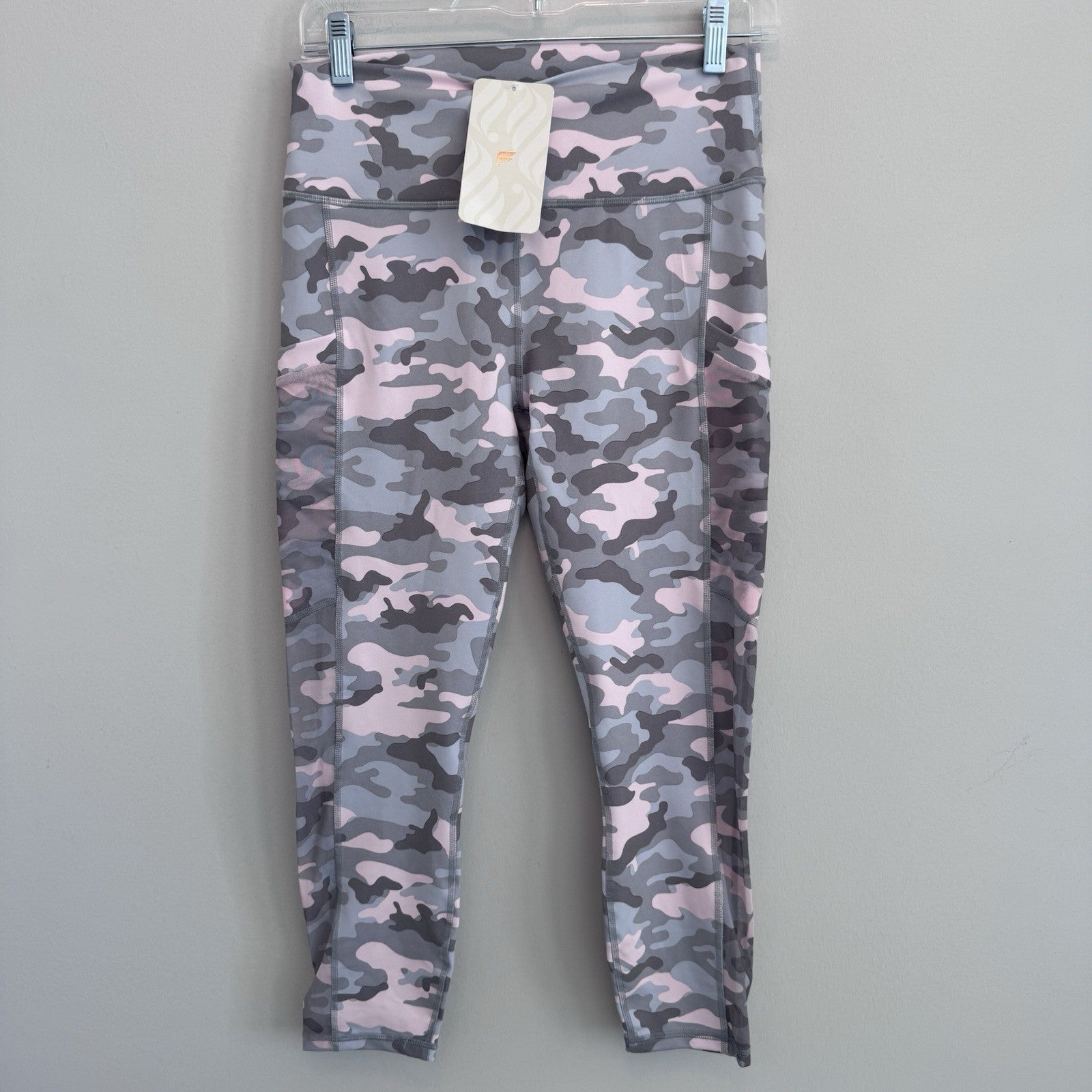 NWT Fabletics Mila Pocket Capri Leggings Camo Pink Gray M PowerHold