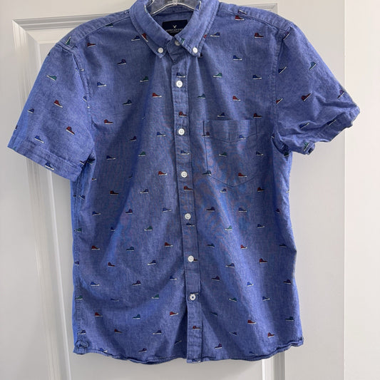 AMERICAN EAGLE MEN'S MEDIUM BLUE SNEAKER ALL OVER PRINT BUTTON UP SHIRT EUC