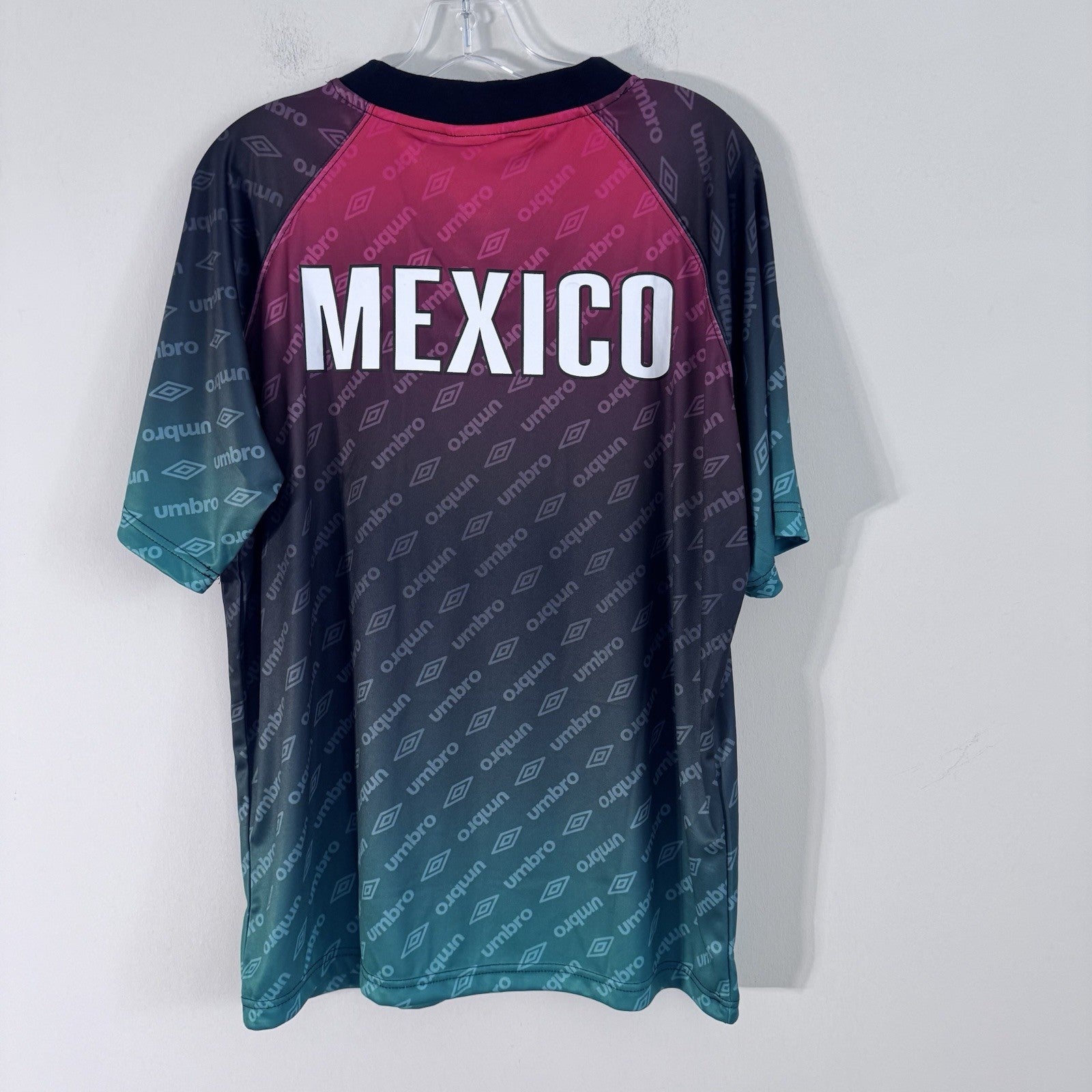 NWT Umbro Mexico Soccer Jersey Mens Size Small Red Green Gradient Futbol Shirt