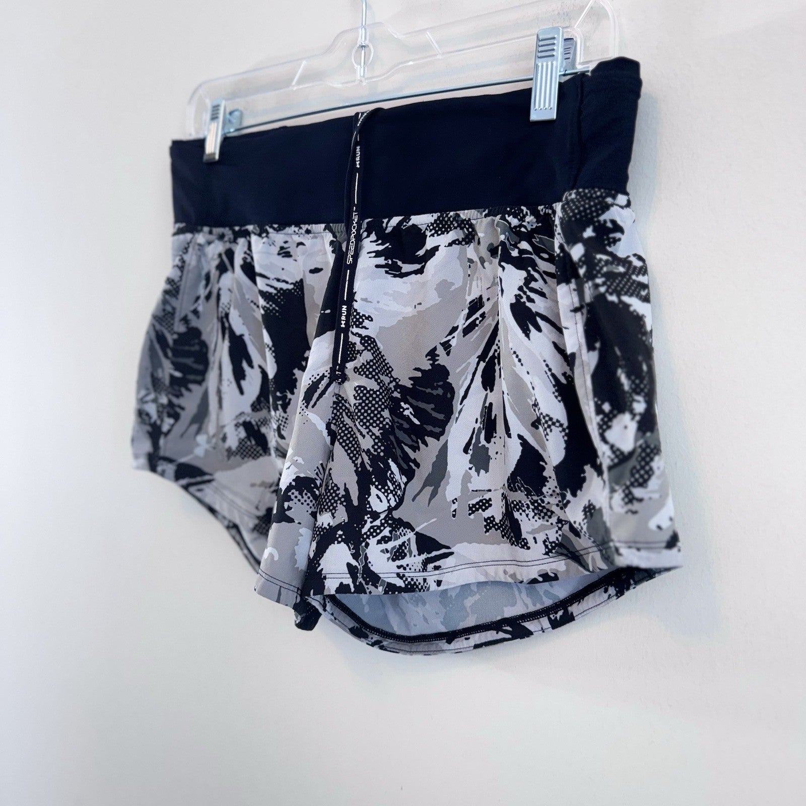 Under Armour Women’s Medium Speedpocket Athletic Running Shorts MD