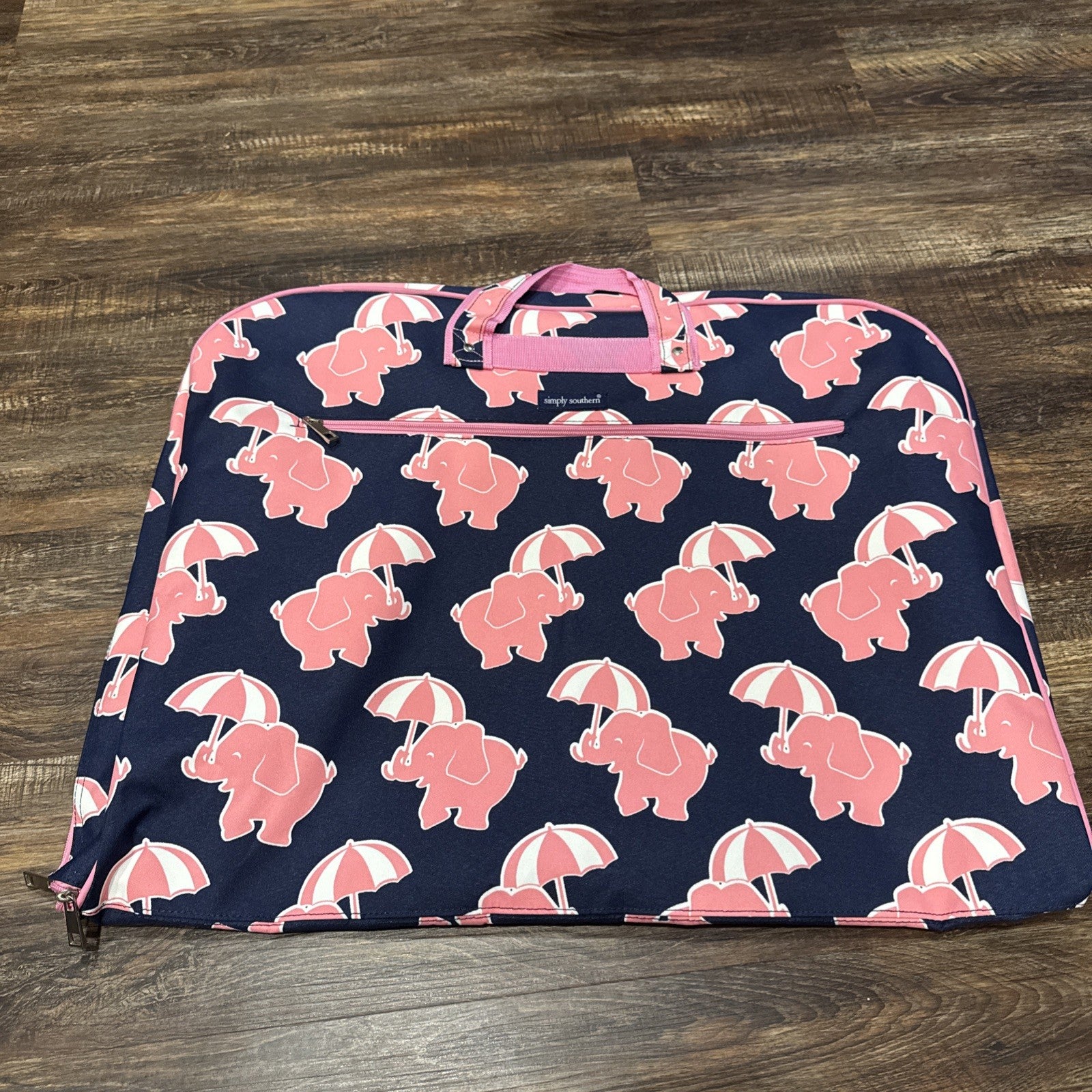 Simply Southern Garment  Travel Bag NWOT elephant pattern, Amazing price