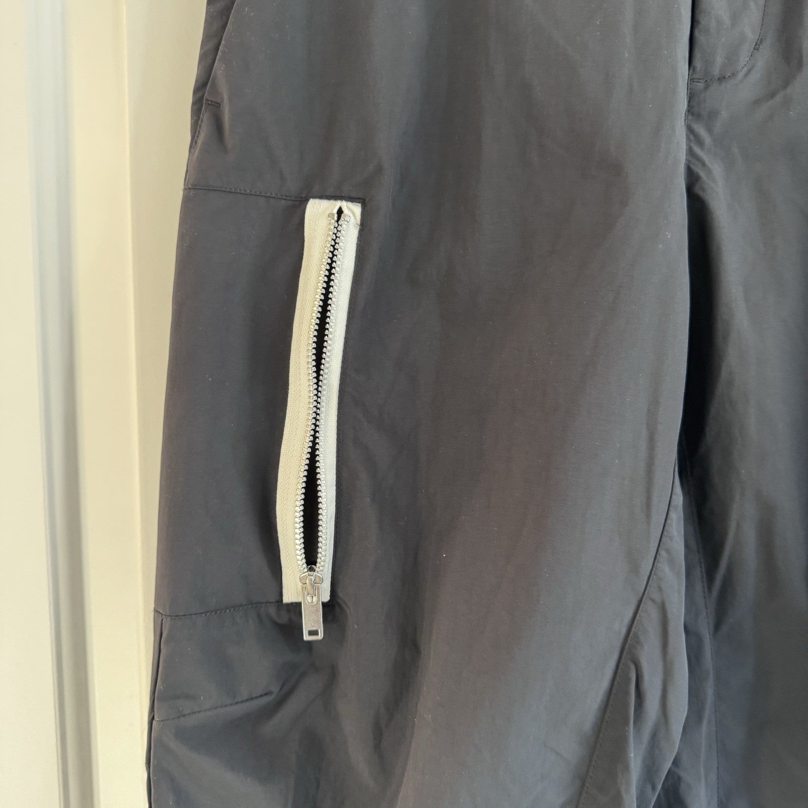 Nike Mens Pants Size 30 Black Taper Leg Standard Fit Cargo Zip Pockets NWT $85