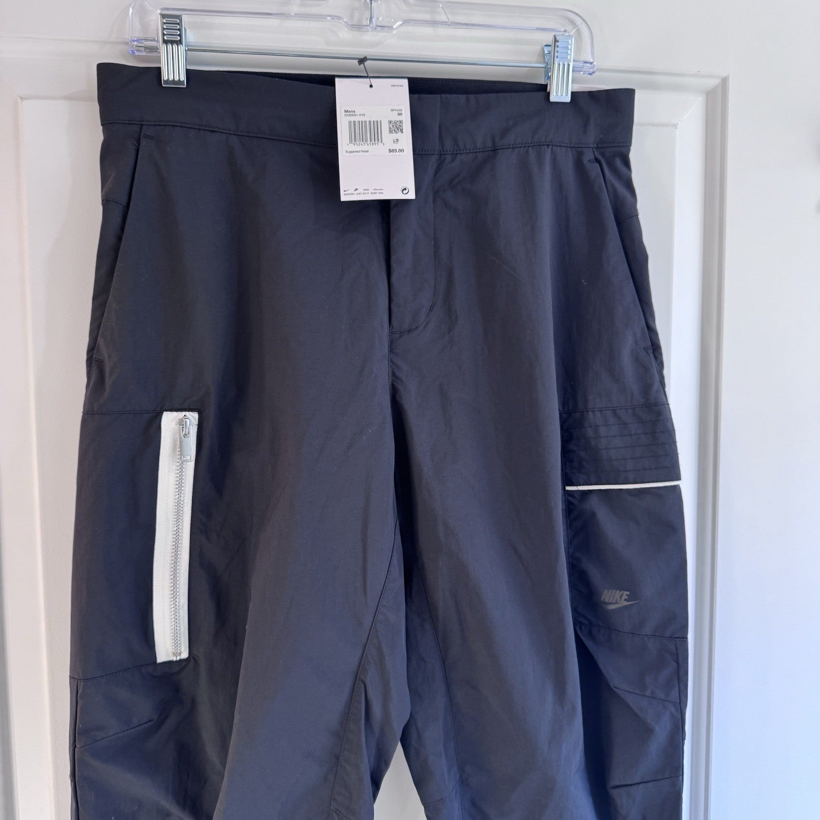 Nike Mens Pants Size 30 Black Taper Leg Standard Fit Cargo Zip Pockets NWT $85