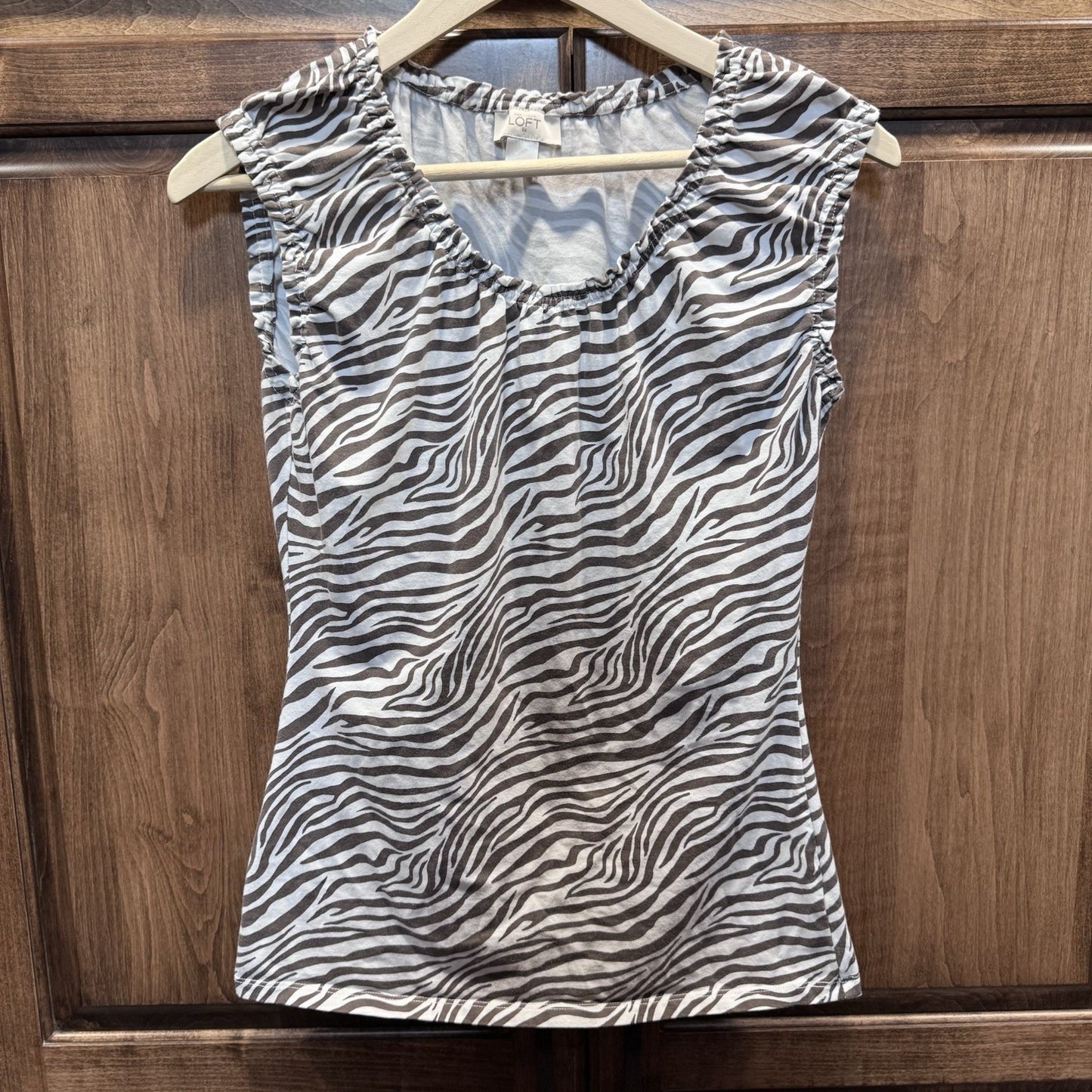 LOFT Women’s M Zebra Print Sleeveless Top Ruched Neckline Stretch Cotton