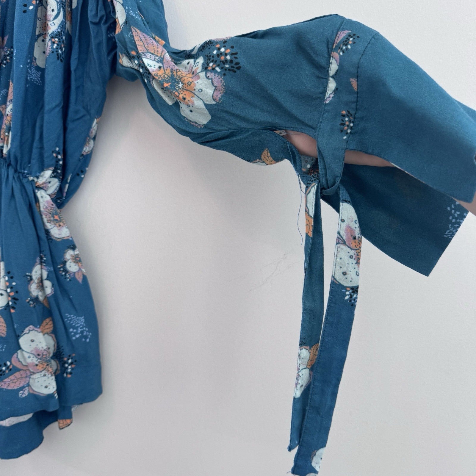 Free People We The Free XS Blue Floral Boho Mini Dress Bell Sleeve Rayon Womens