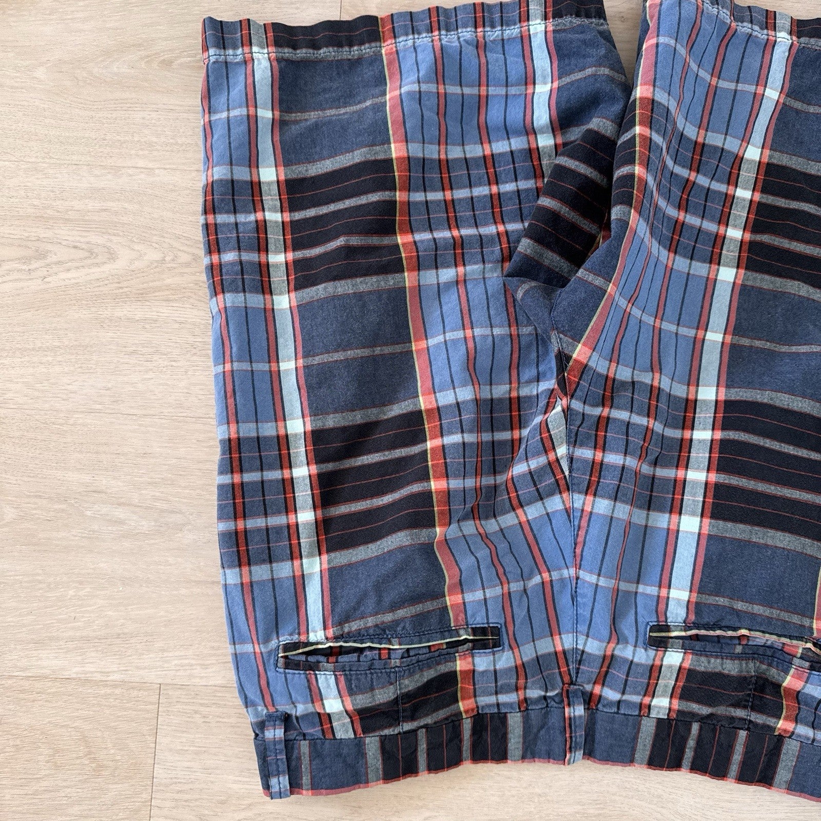 Old Navy Surplus Plaid Shorts Mens 36 Blue Red Cotton Flat Front