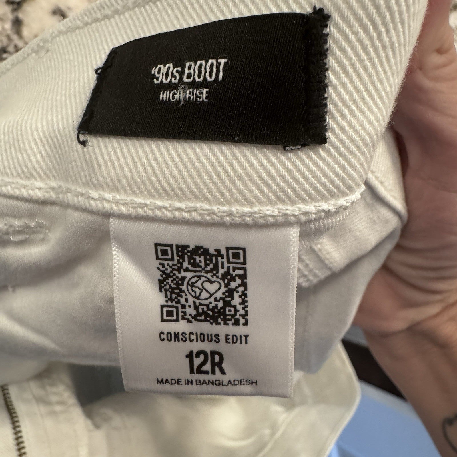 Express Womens 90s Bootcut Jeans Size 12R White High Rise Distressed MSRP 88