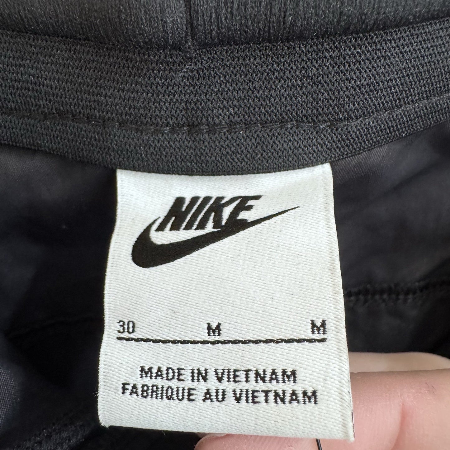 Nike Mens Pants Size 30 Black Taper Leg Standard Fit Cargo Zip Pockets NWT $85