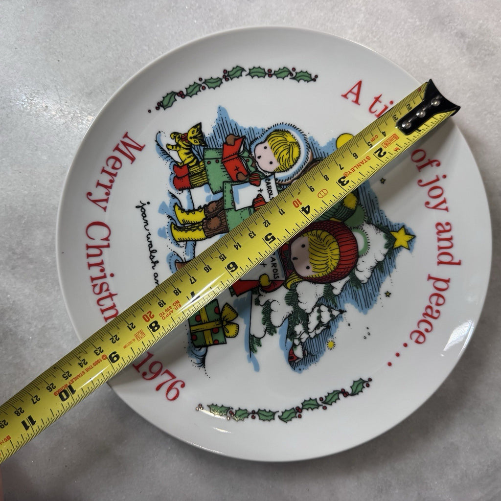 Vintage 1976 Joan Walsh Anglund Christmas Collector Plate Joy’s Inc Japan 9.5”