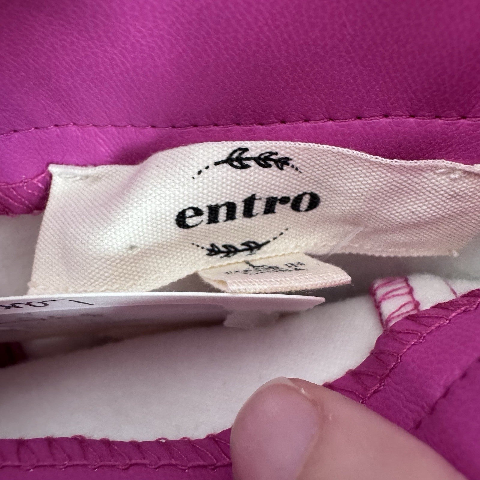 Entro NWT Women’s Pink Faux Leather Mini Skirt L Slit Back Zip Statement