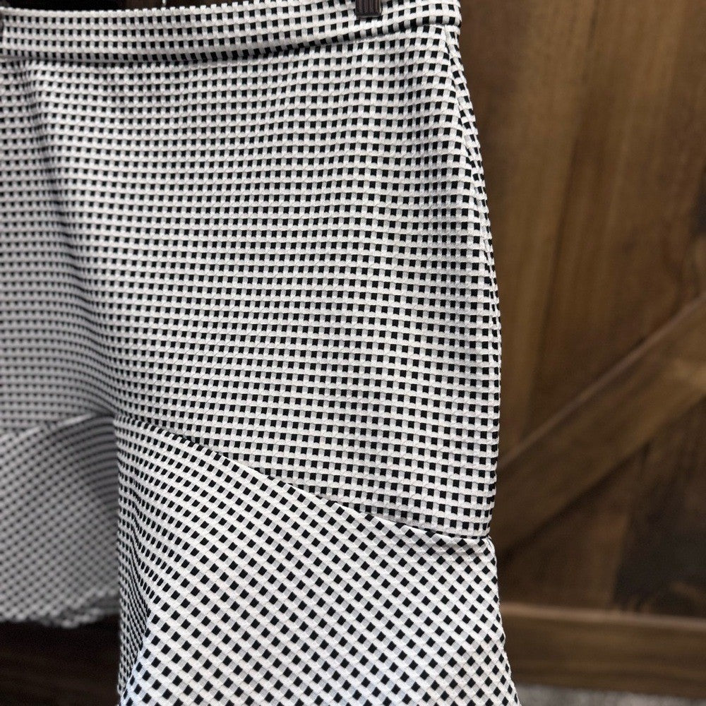 Banana Republic Flounce Hem Skirt | Gingham Texture | Size 10 Tall