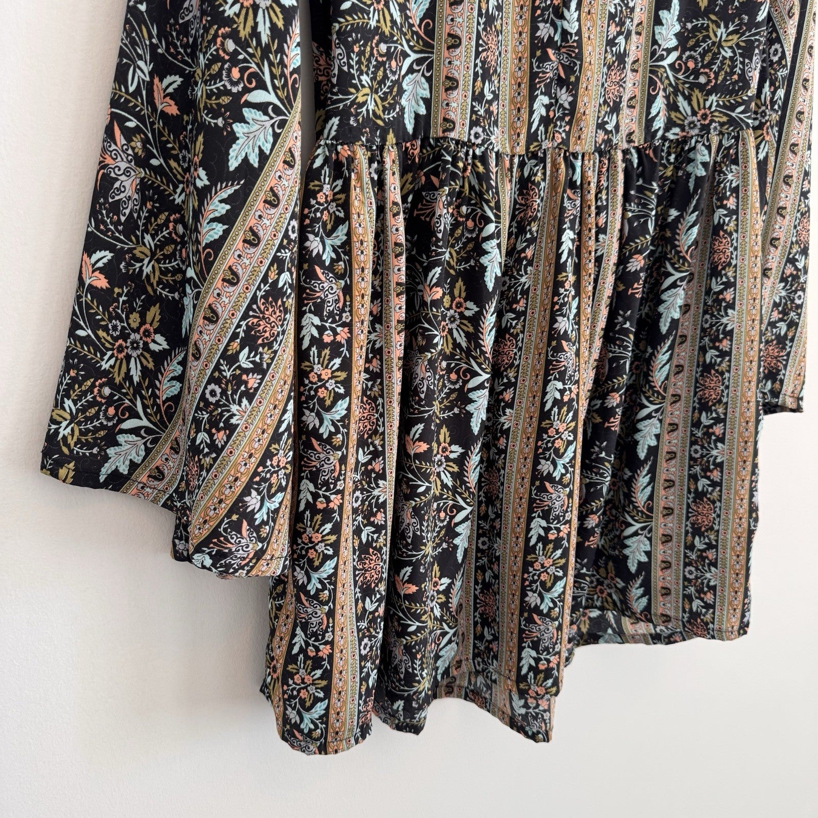 Earthbound Trading Co Boho Floral Bell Sleeve Mini Dress Small Black  Women’s