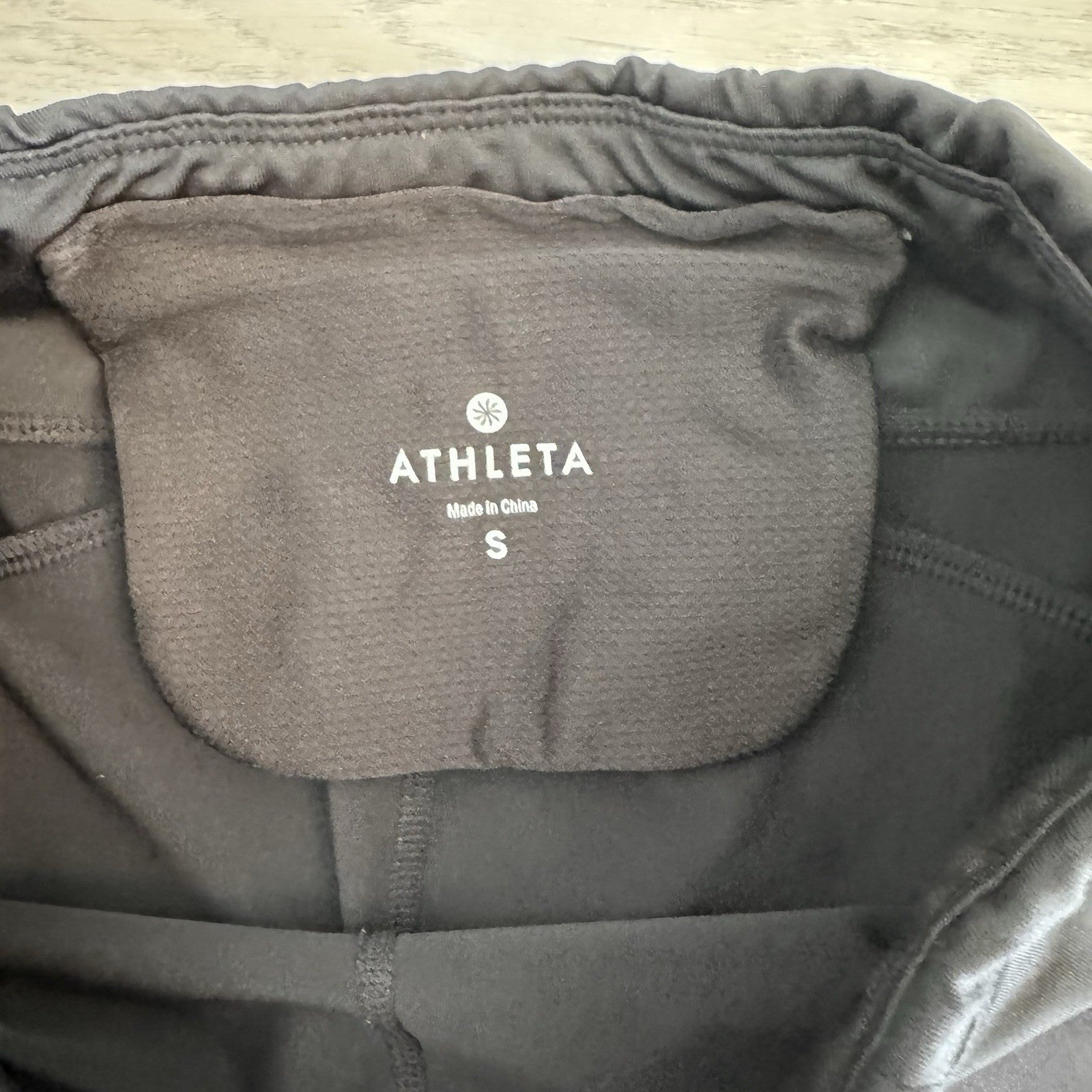 Athleta Women’s Cropped Leggings Small Black Athletic Running Zip Pocket