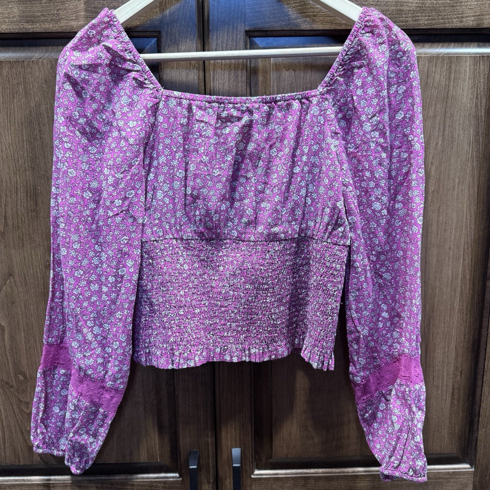 American Eagle Pink Floral Smocked Long Sleeve Crop Top Women’s Size Small NWT