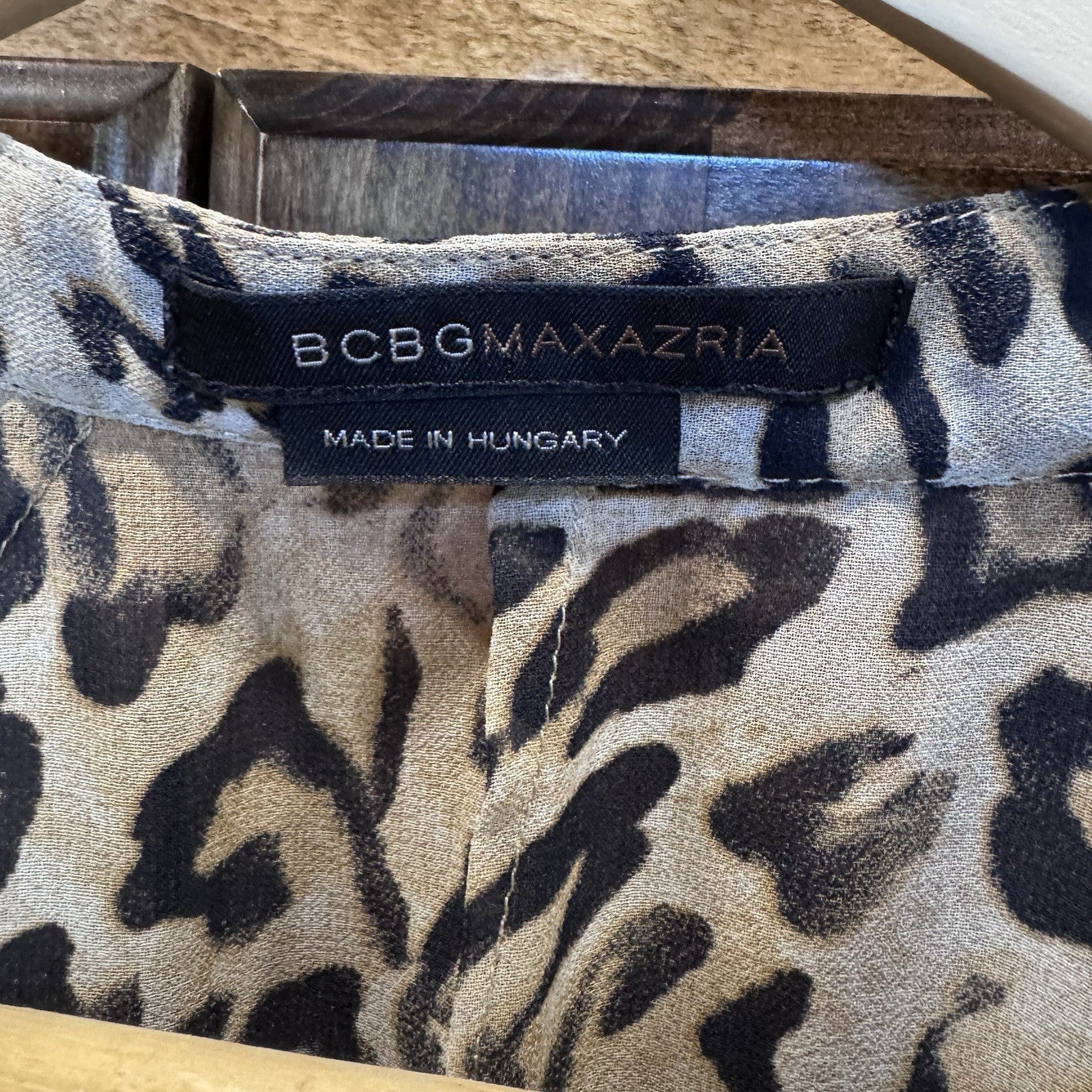 BCBGMAXAZRIA Leopard Print Blouse Short Sleeve Button Down Top Sz S