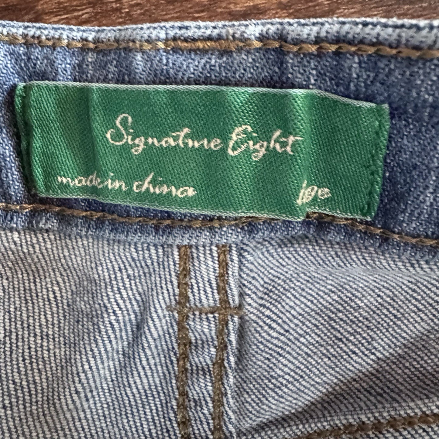 Signature Eight Distressed Denim Shorts Women’s Size L | High Rise Frayed Hem