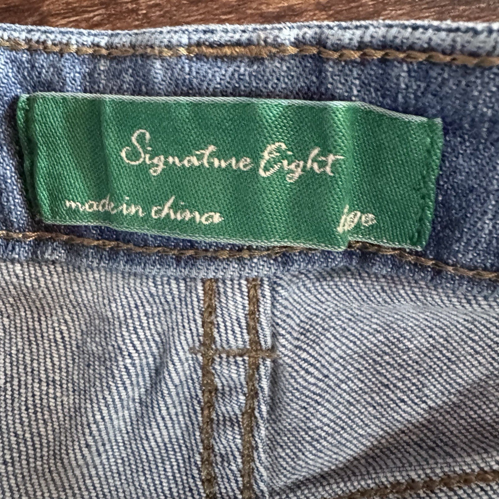 Signature Eight Distressed Denim Shorts Women’s Size L | High Rise Frayed Hem