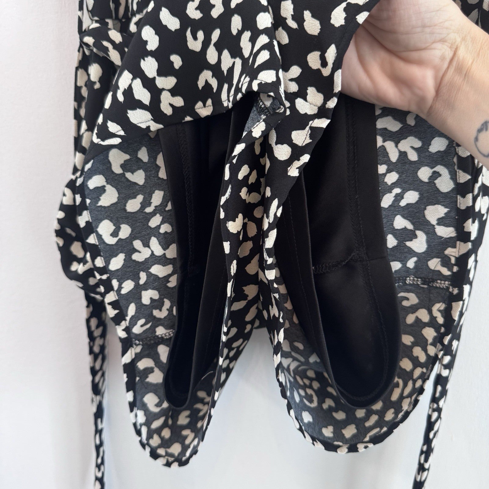 She + Sky Leopard Print Romper Women Size M Black Tie Waist Cami