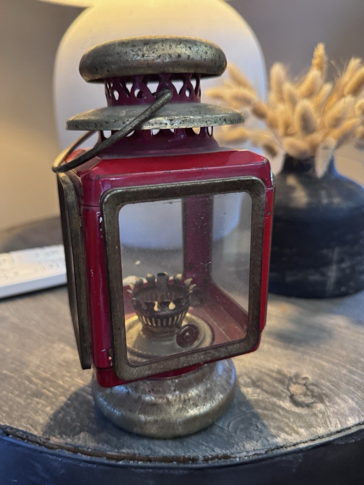 VINTAGE 1960'S GOLD AND RED OIL/KEROSENE 8" LANTERN MADE IN HONG KONG