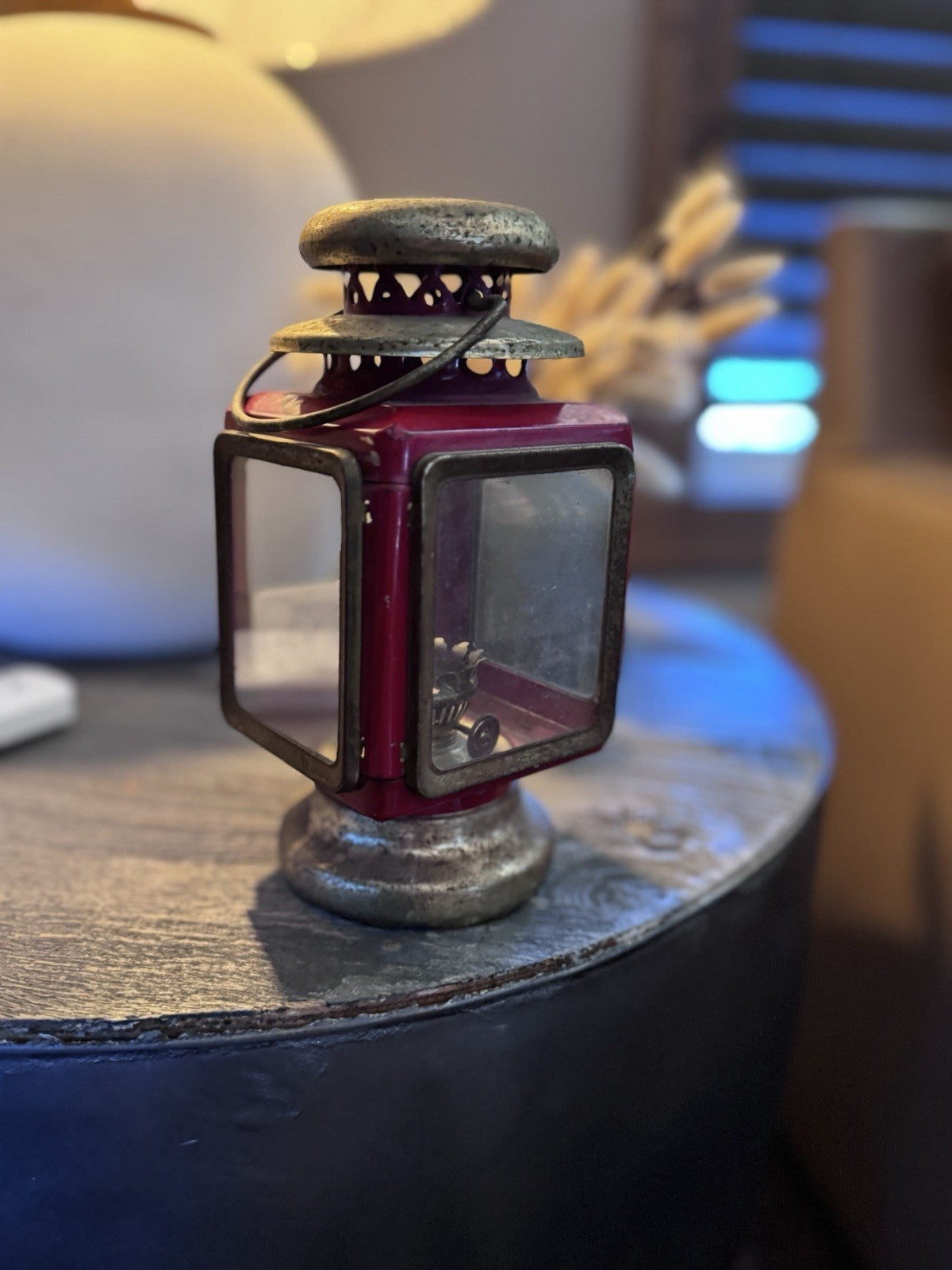 VINTAGE 1960'S GOLD AND RED OIL/KEROSENE 8" LANTERN MADE IN HONG KONG